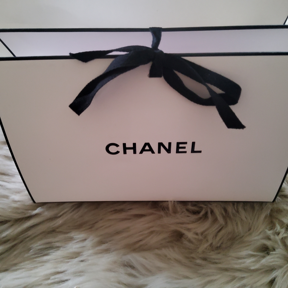 Chanel Bundle...2 Gift Bags/Chanel Shipping Box & Le Lift - Picture 9 of 15